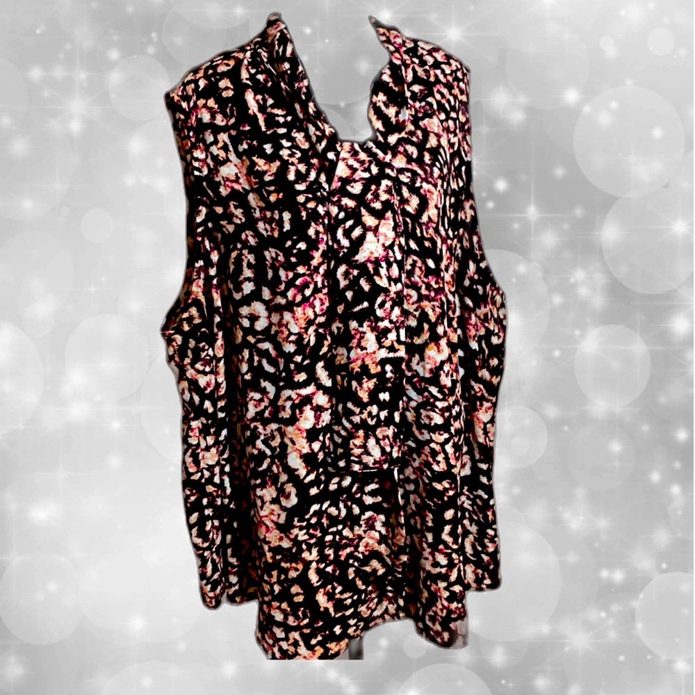 Sleeveless blouse with neck tie